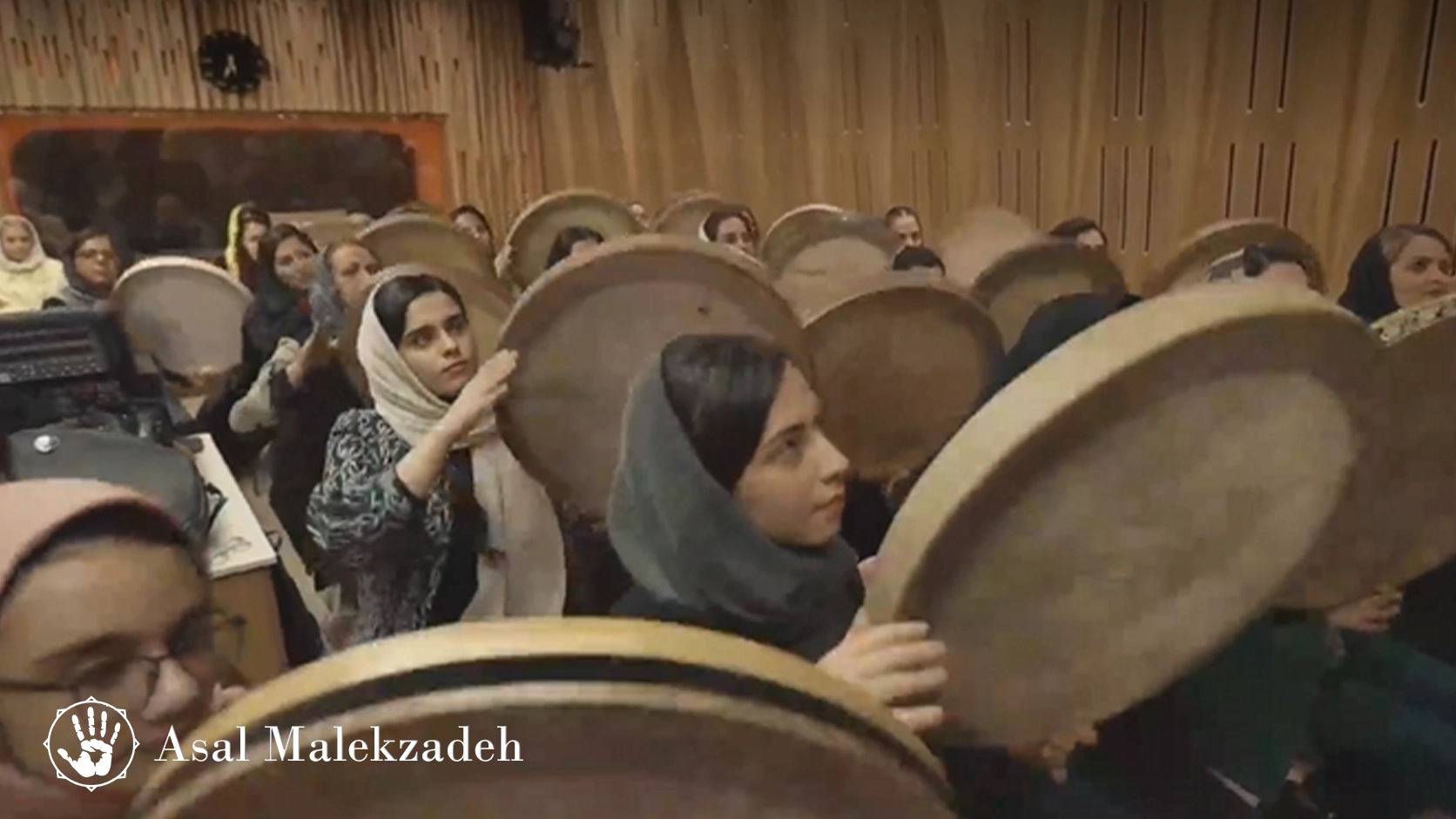 عسل ملک زاده نوازنده و مدرس دف در دانشگاه الزهرا